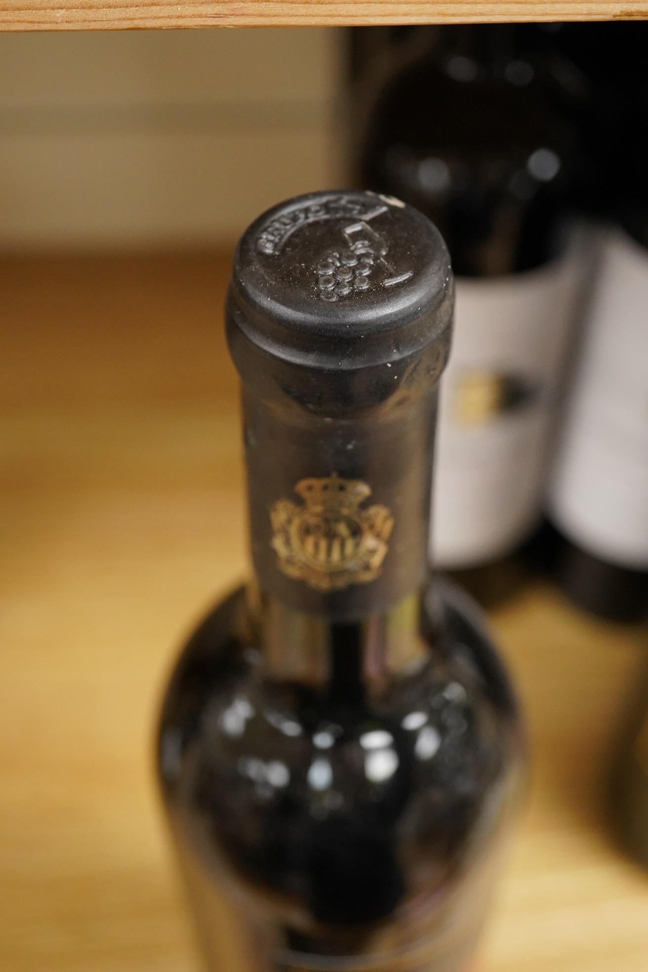 Twelve assorted Spanish wines including five Esteban Martin Carinena, 2020 and three El Bromberg, Carinena, 2002.